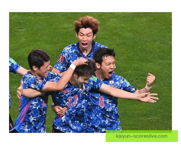 日本队队长吉田麻也近期表现稳健，持续提升后防稳定性